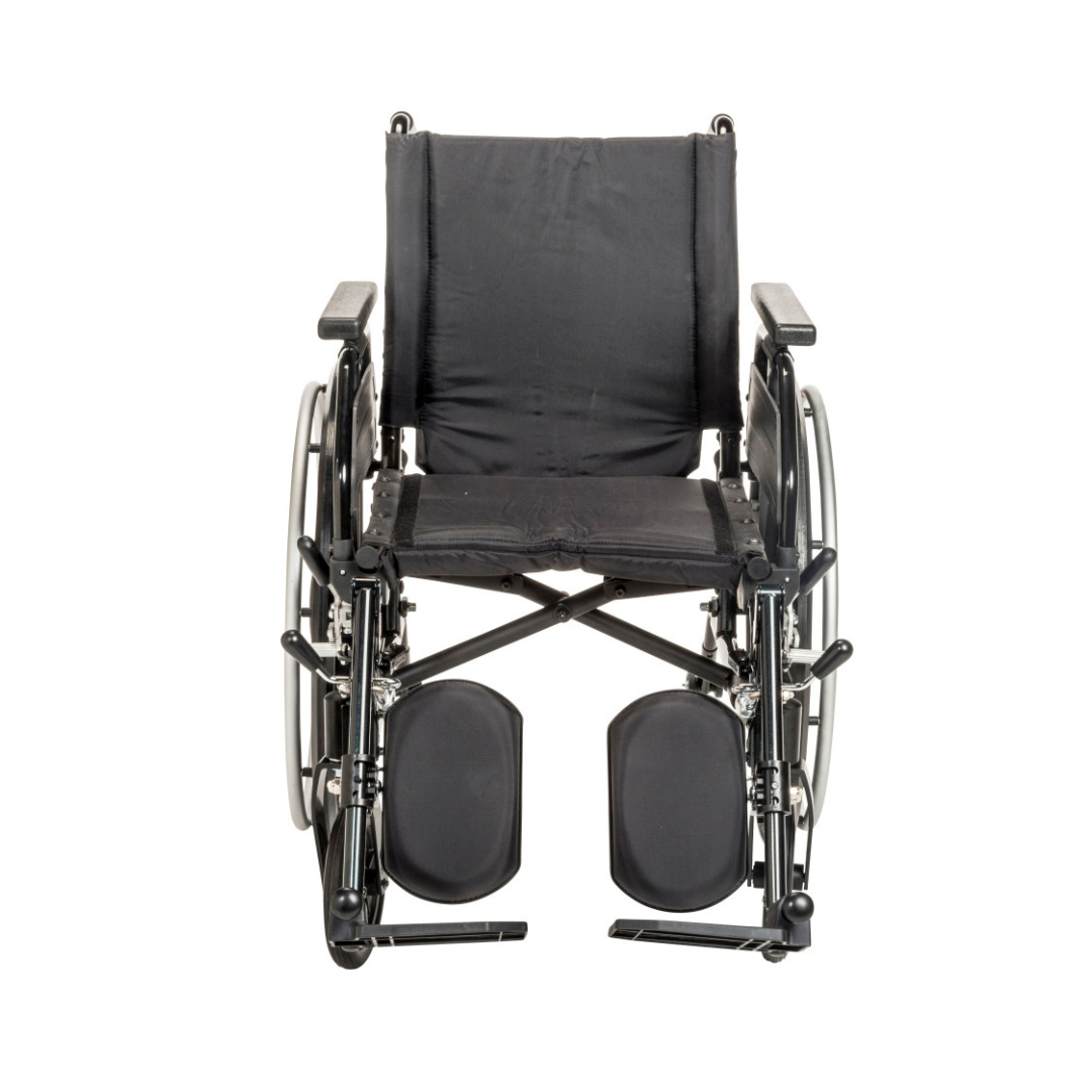 A front view of the Drive Viper Plus GT Wheelchair with Universal Armrests & Reclining Backrest, footrests extended and large rear wheels, displayed against a plain white background.