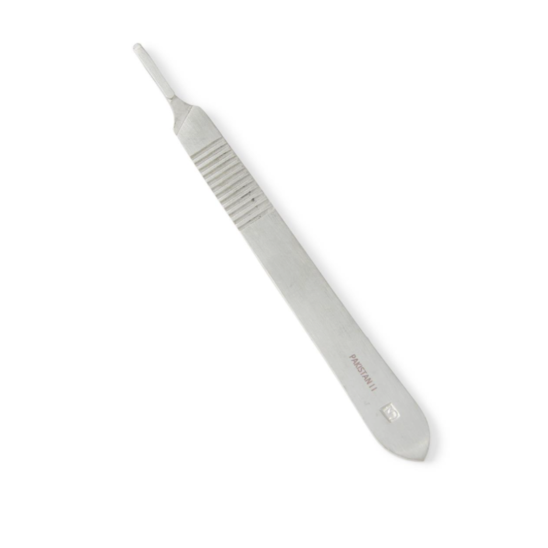 A Medline Floor Grade Scalpel Handle – #3 Disposable, stainless steel with a textured grip and sharp blade, is shown on a white background, offering precision and reliability.